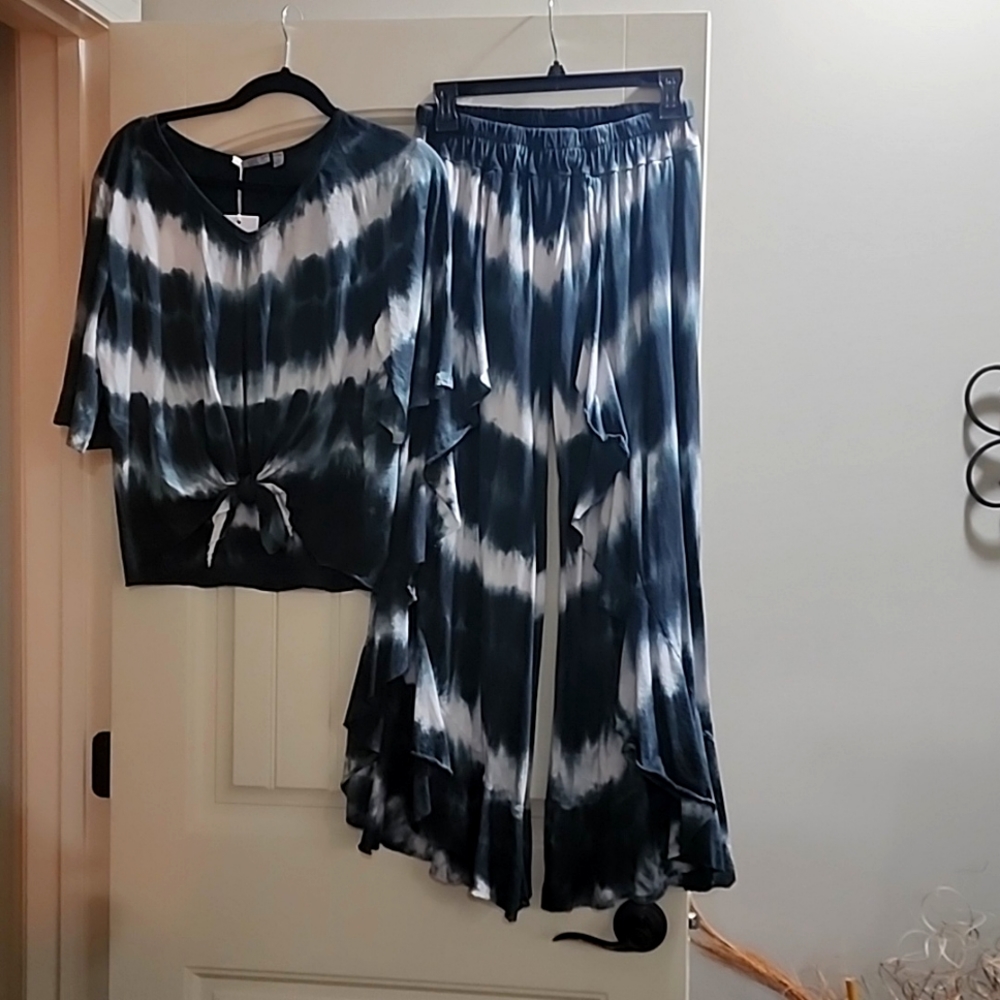 Kaktus tie dye top and pant set. Size Small